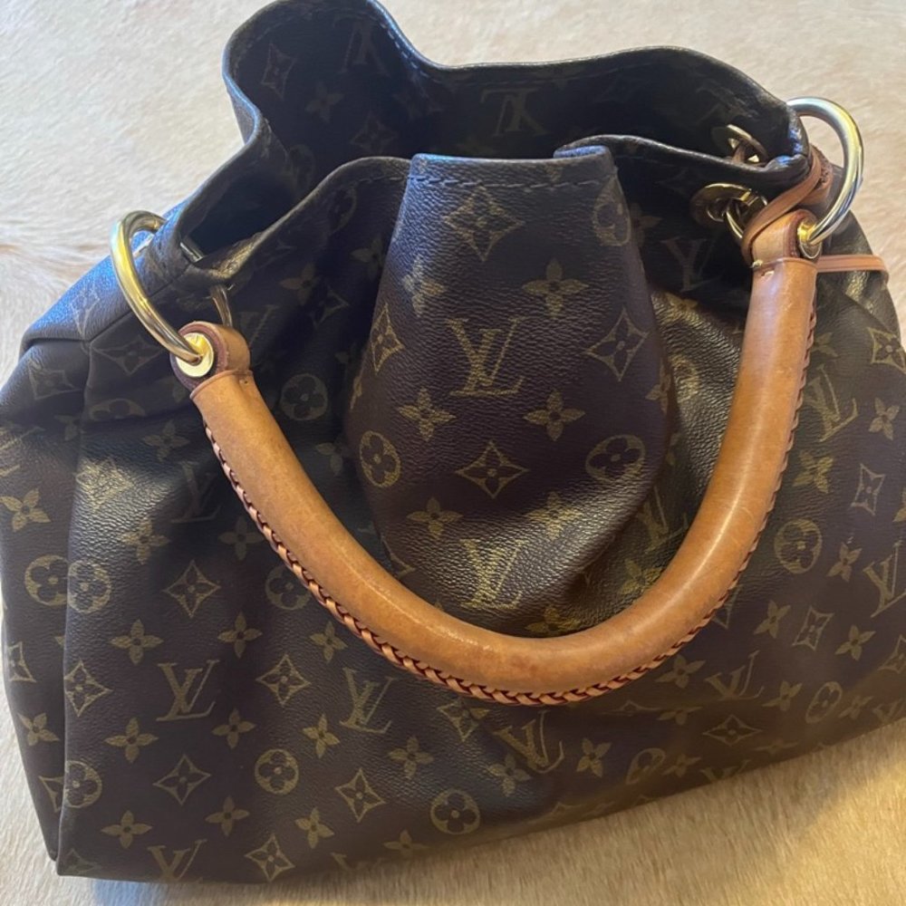Authentic Louis Vuitton Artsy MM Monogram - No Longer In Production